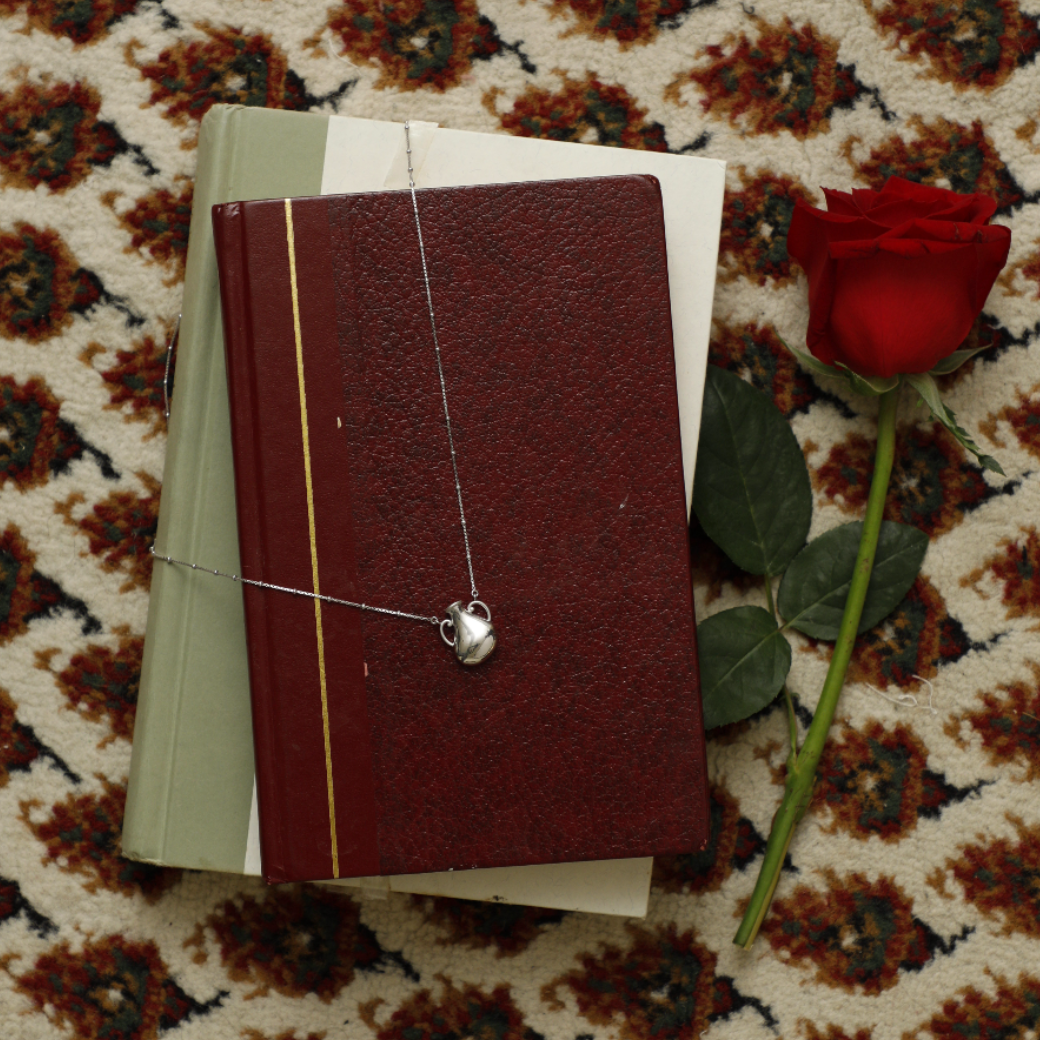 The Vase Necklace