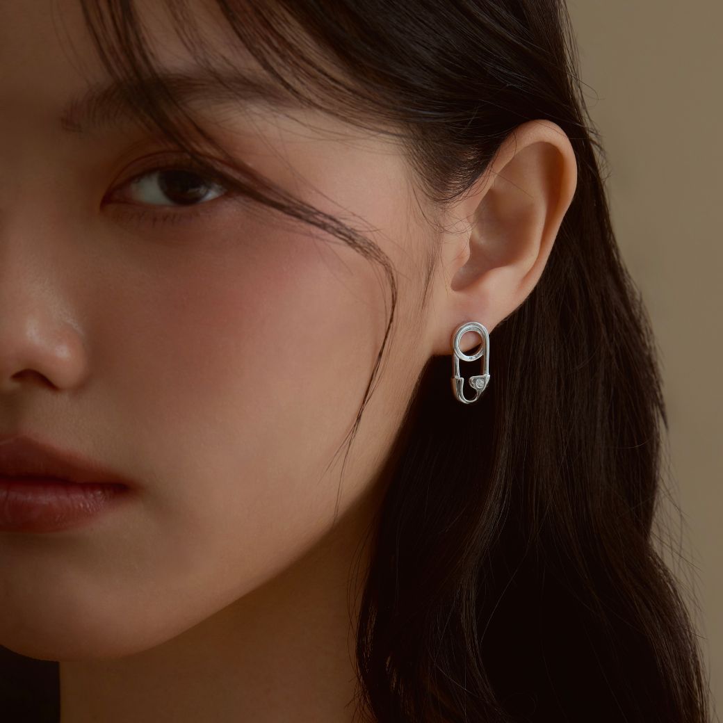 Safety Pin-L earring