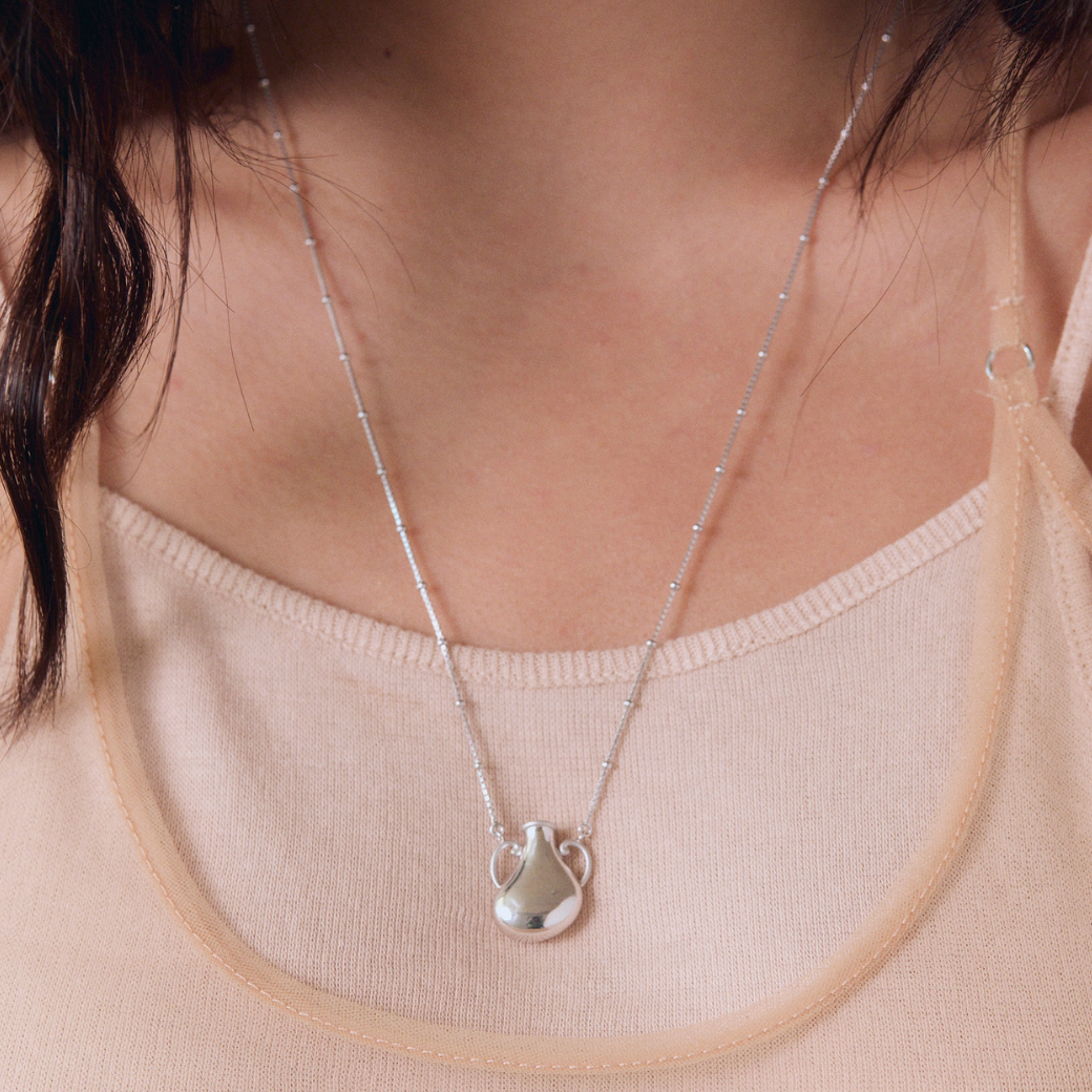 The Vase Necklace