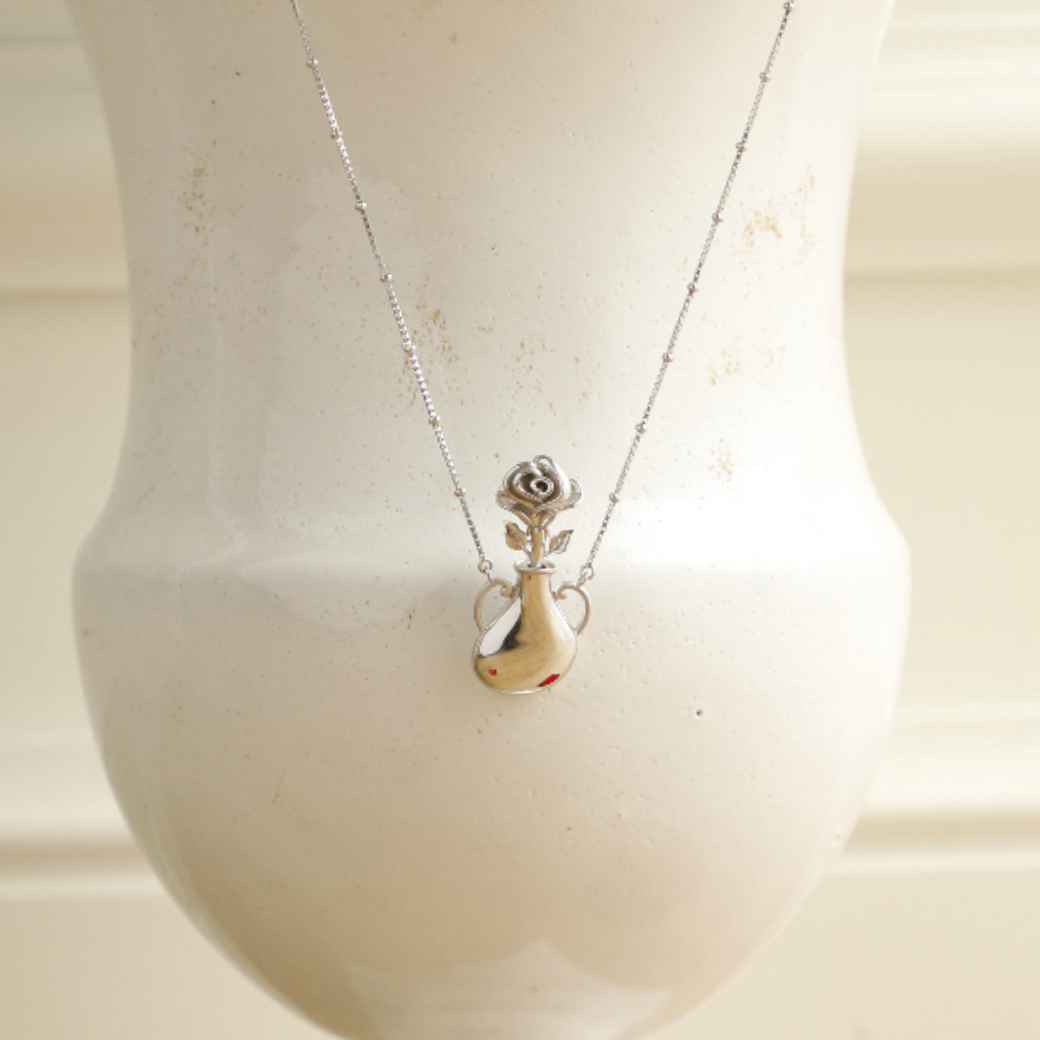 The Vase Necklace