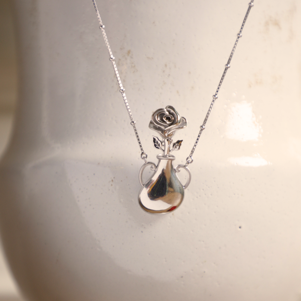 The Vase Necklace