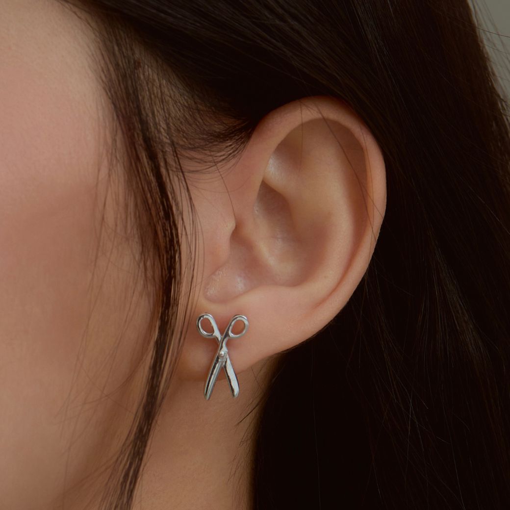 Scissor stud