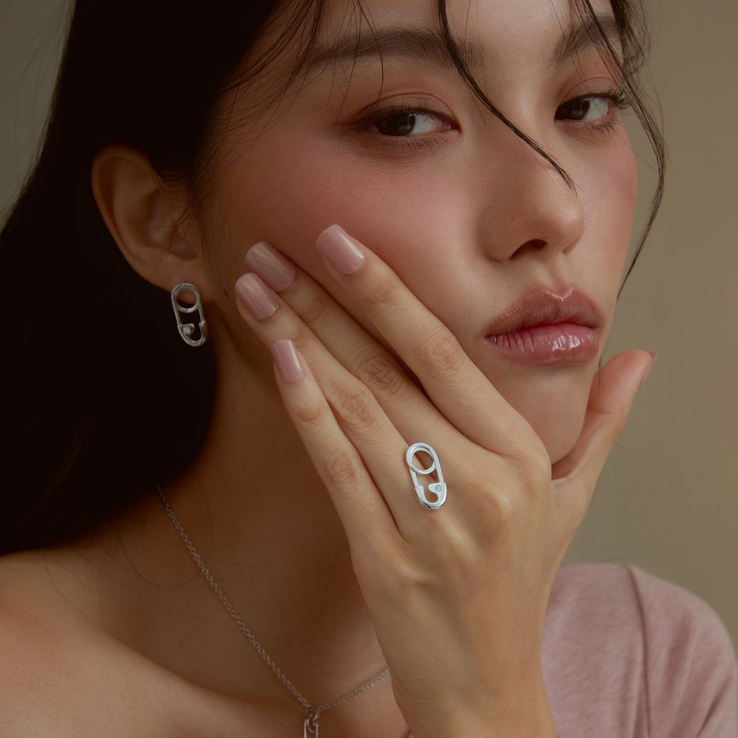 Safety Pin-L earring