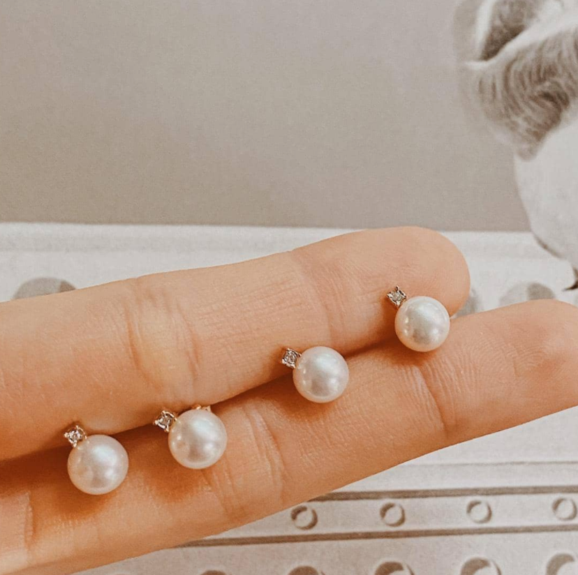 Pearls studs